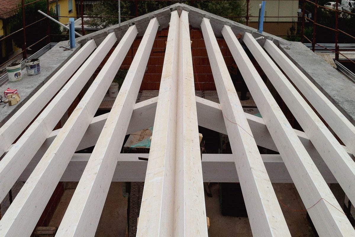 messa-in-posa-tetti-in-legno-9